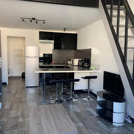 Appartement Tout Confort En Mezzanine A 20Mn A Pied Du Centre-Ville Avec Tv Et Wifi La Rochelle  Exterior photo