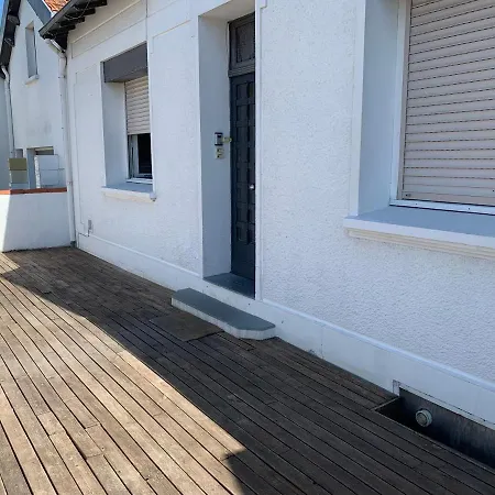 Appartement Tout Confort En Mezzanine A 20Mn A Pied Du Centre-Ville Avec Tv Et Wifi La Rochelle  Exterior photo