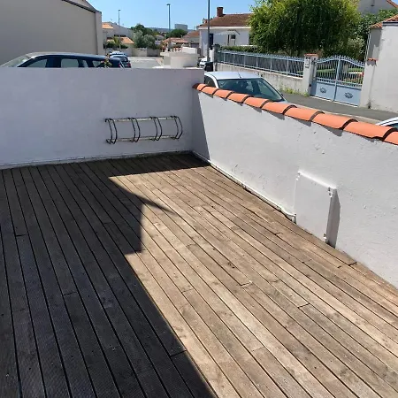 Appartement Tout Confort En Mezzanine A 20Mn A Pied Du Centre-Ville Avec Tv Et Wifi La Rochelle  Exterior photo