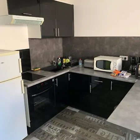 Appartement Tout Confort En Mezzanine A 20Mn A Pied Du Centre-Ville Avec Tv Et Wifi La Rochelle  Exterior photo