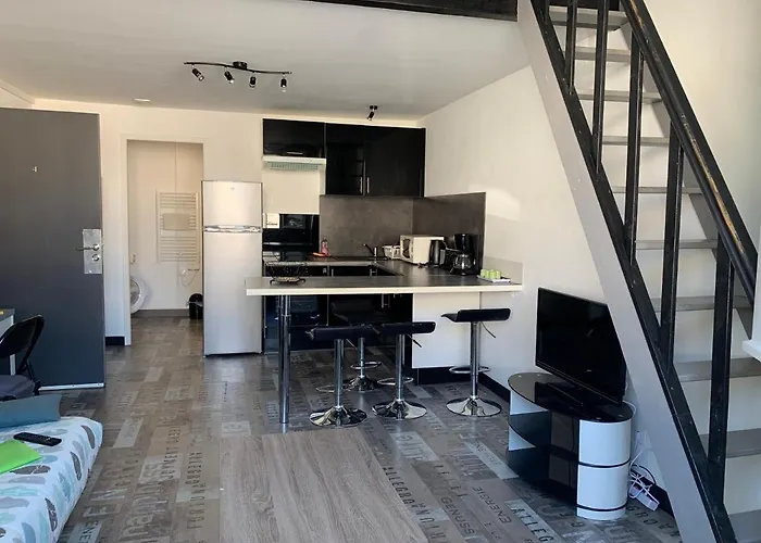 Appartement Tout Confort En Mezzanine A 20Mn A Pied Du Centre-Ville Avec Tv Et Wifi